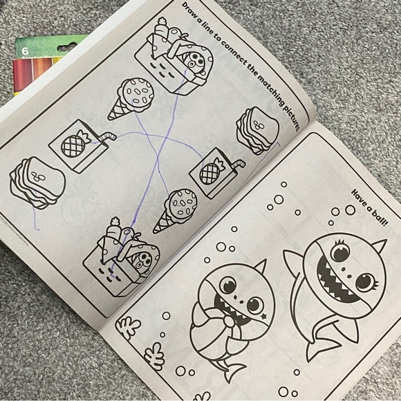 Children’s Colouring Book, Markers & Sunglasses - Picture 7 of 8